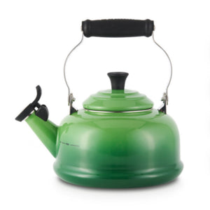 LE CREUSET. Whistling Tea kettle(green)