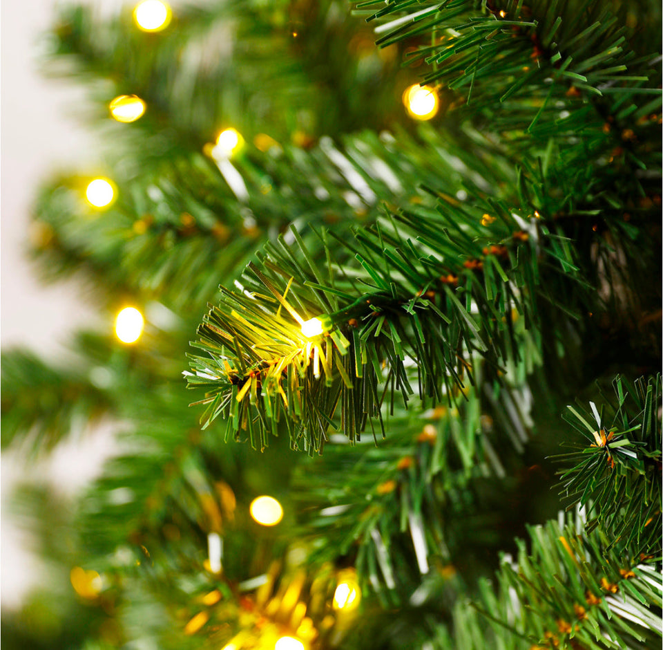 Oxford Pine: Prelit 210cm Christmas Tree