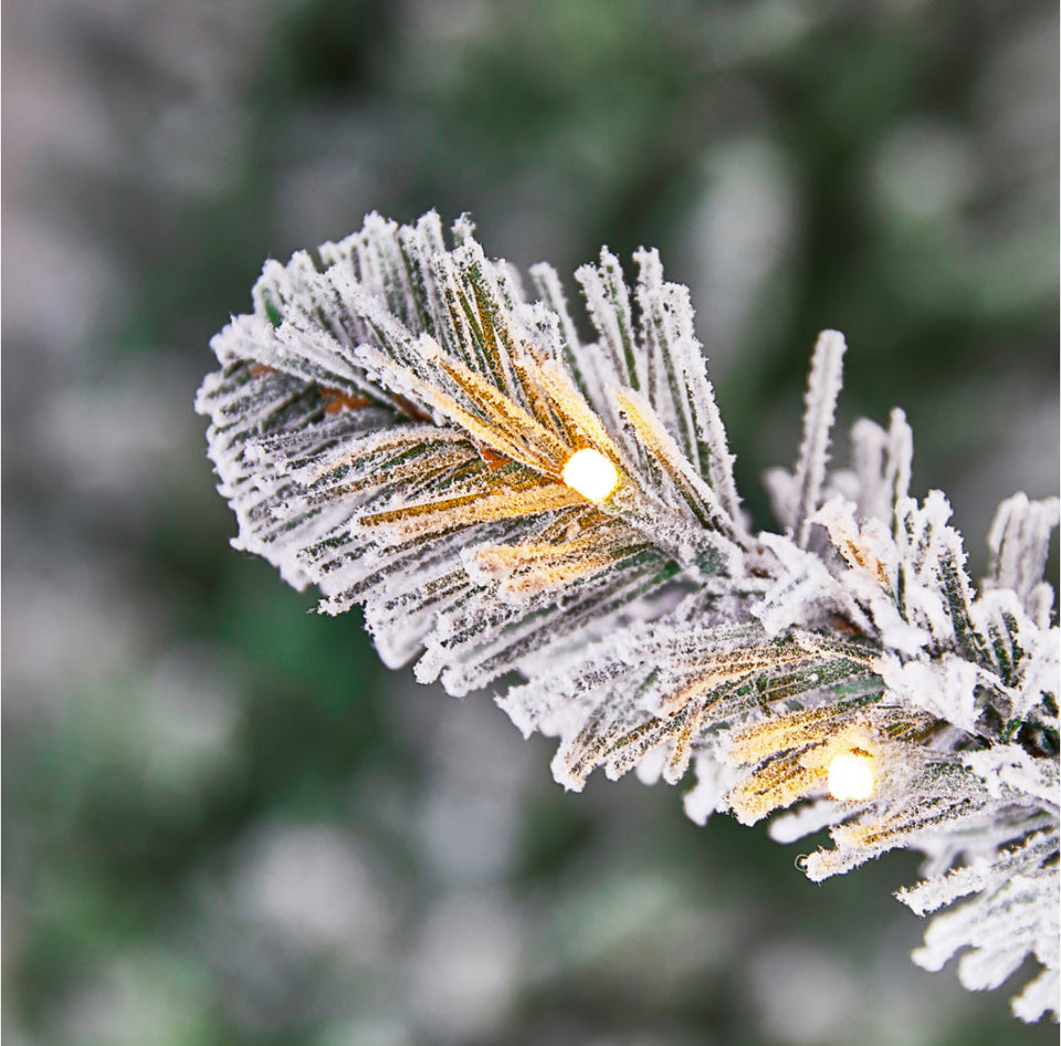 Snowy Oxford Pine: Prelit 210cm Christmas Tree